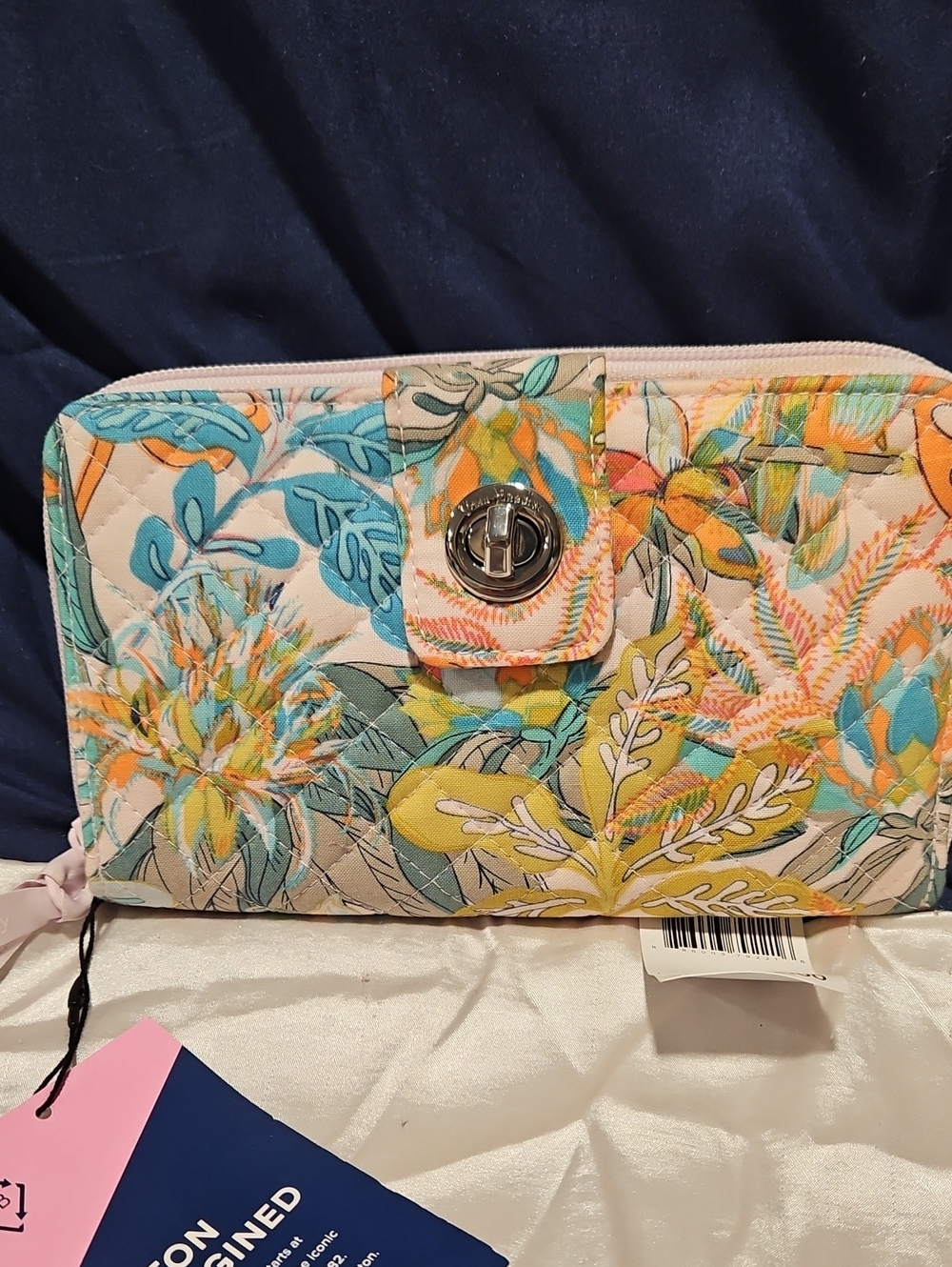 NWT Vera Bradley RFID Turnlock Wallet Rain Forest Canopy